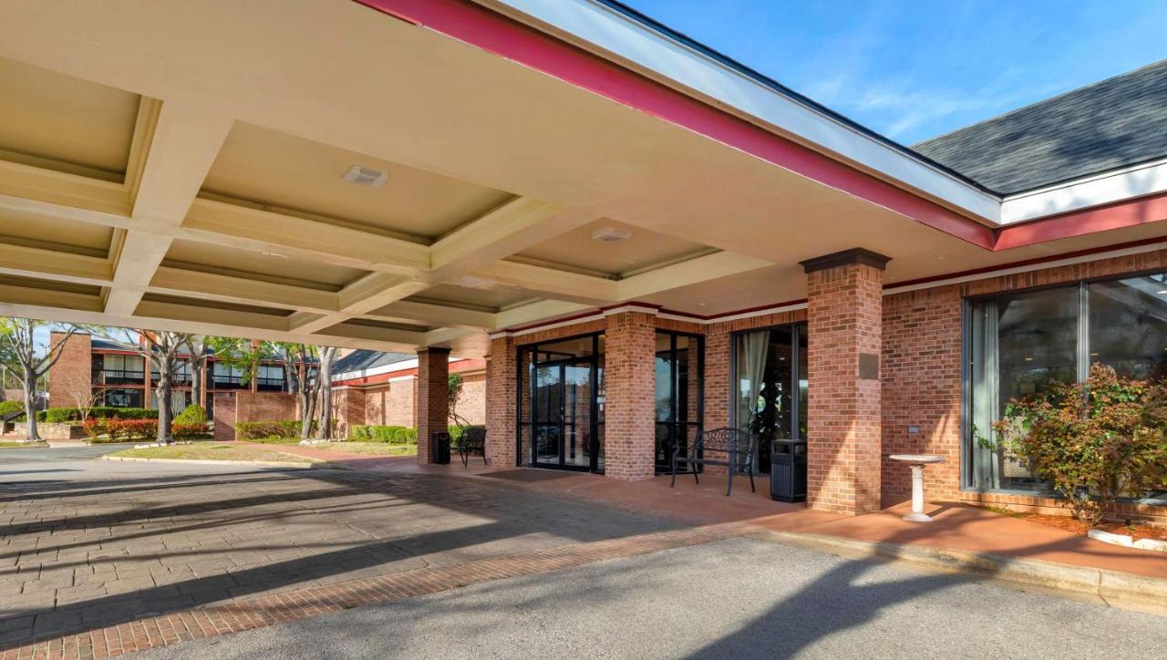 Magnuson Grand Hotel And Conference Center Tyler Exterior photo