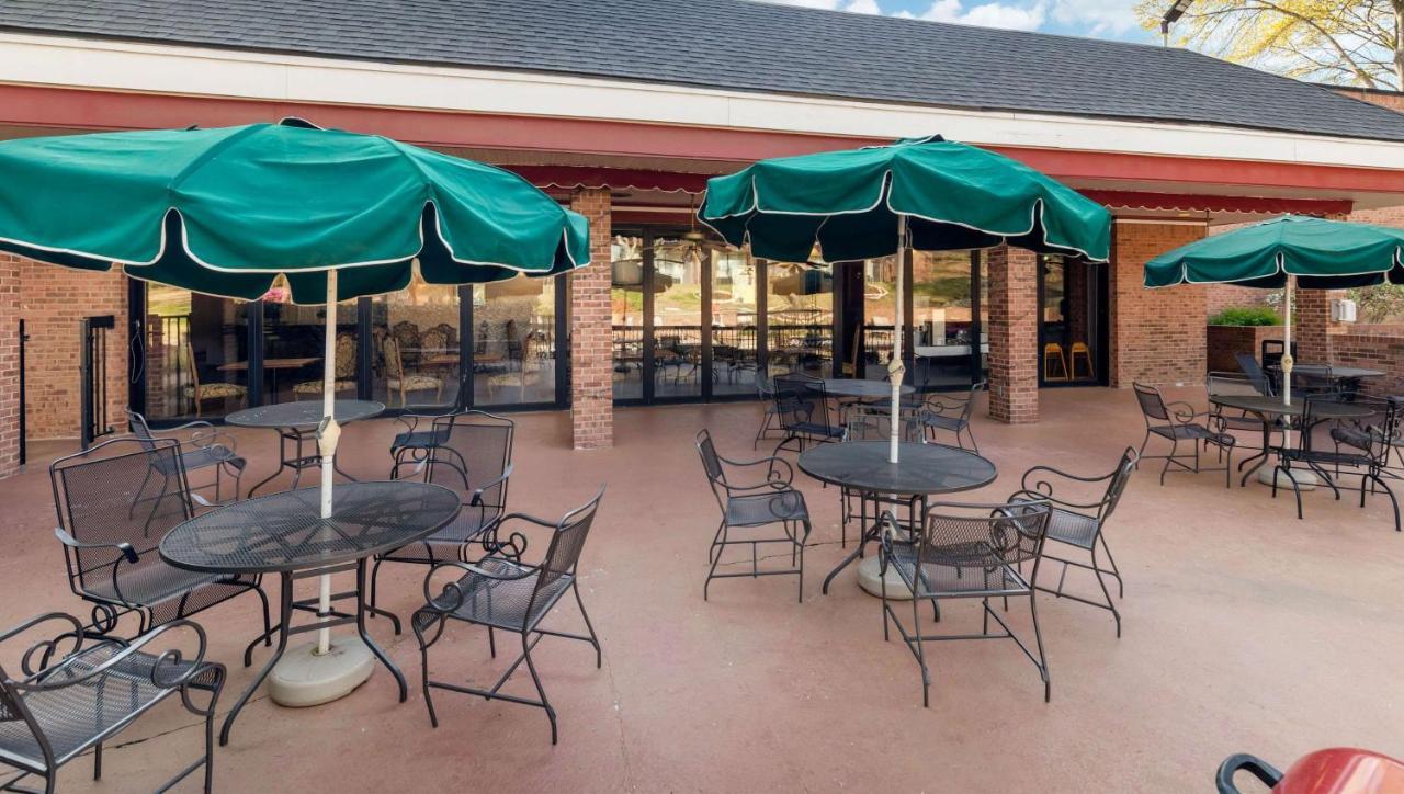 Magnuson Grand Hotel And Conference Center Tyler Exterior photo