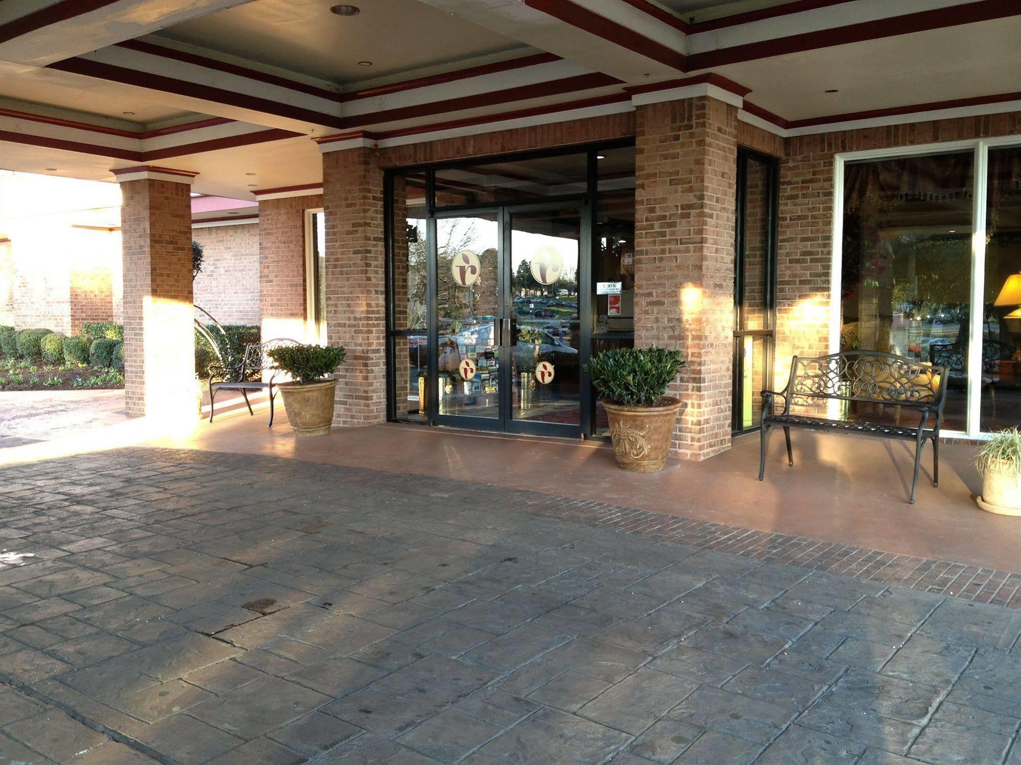 Magnuson Grand Hotel And Conference Center Tyler Exterior photo