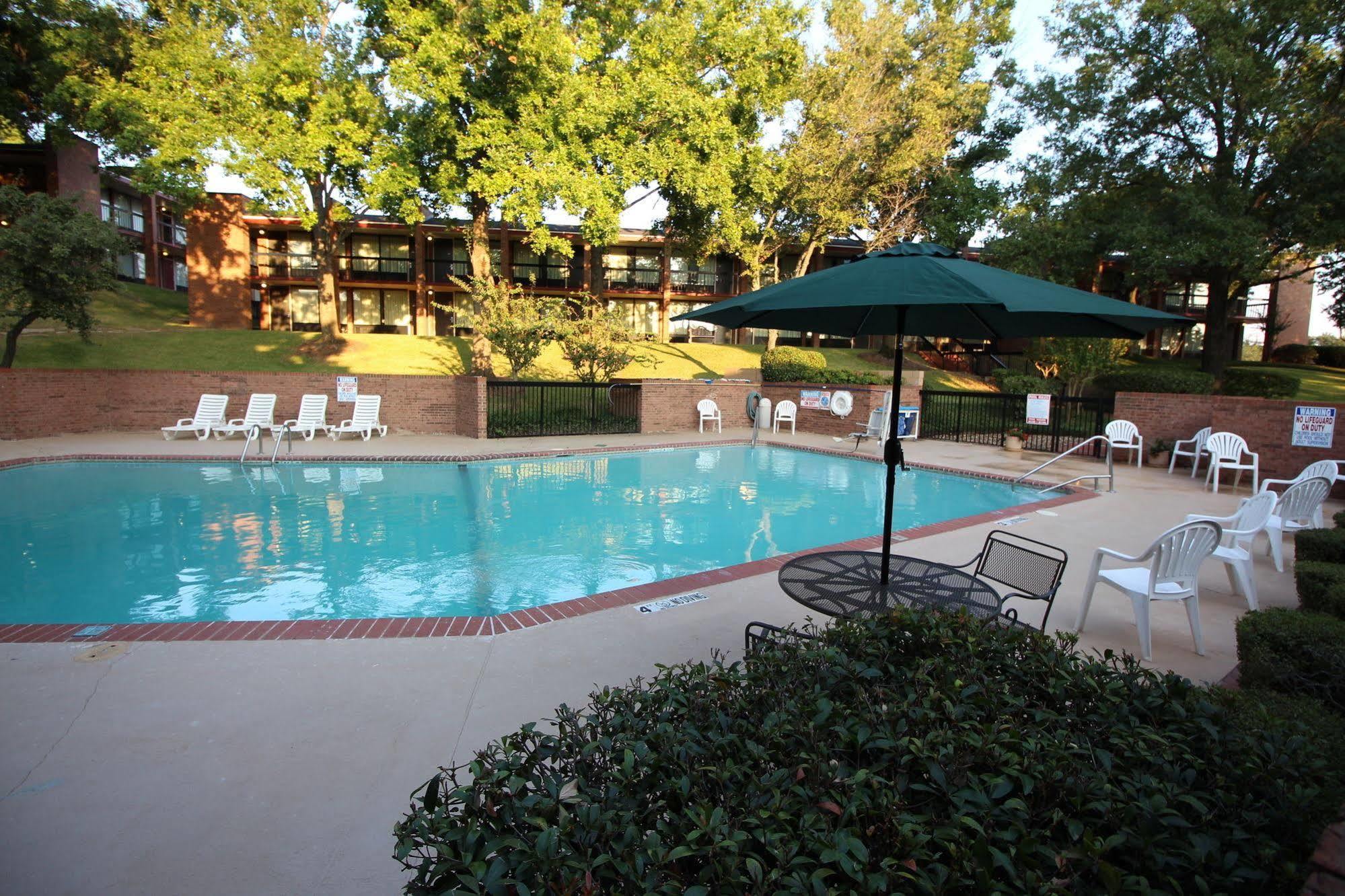 Magnuson Grand Hotel And Conference Center Tyler Exterior photo